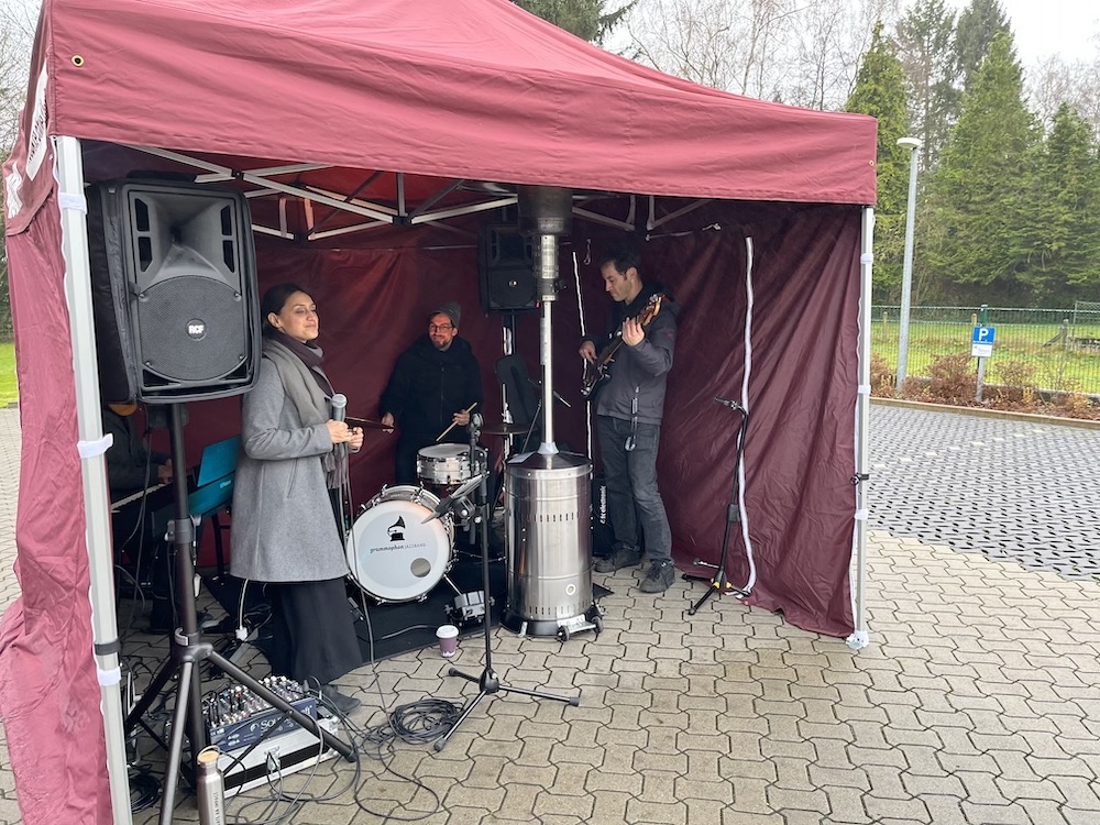 Eine Band aus Hamburg spielt bei den Augenpartnern in Walsrode